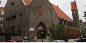Debat tussen zwerfjongeren en Haagse politici in de Lourdeskerk te Den Haag