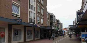 Jules van Dam spreekt in Brussel over het woningtekort en sociale huur in Nederland