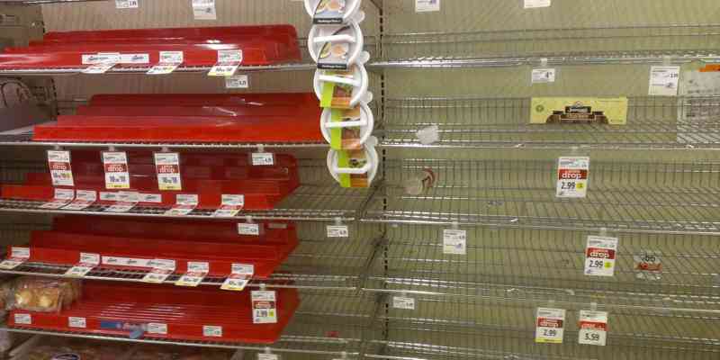 AT5: Noodoproep Voedselbank: ‘Tekort aan voedsel door hamsterwoede’